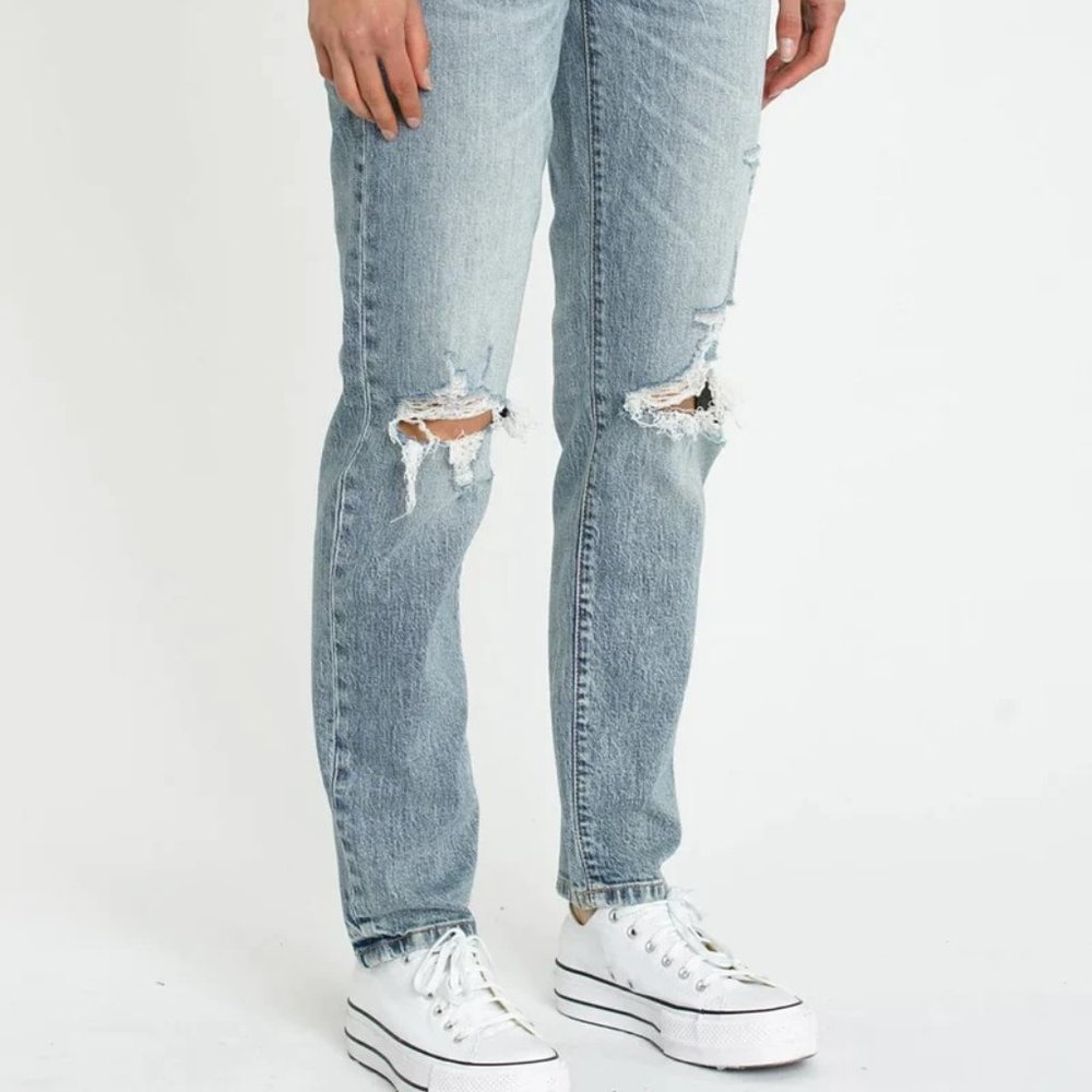 Daze Denim Loverboy High-rise Distressed Boyfriend Jeans in Karma - Picture 4 of 9
